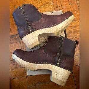 Women’s Brown Leather Clog Boot with Side Zip